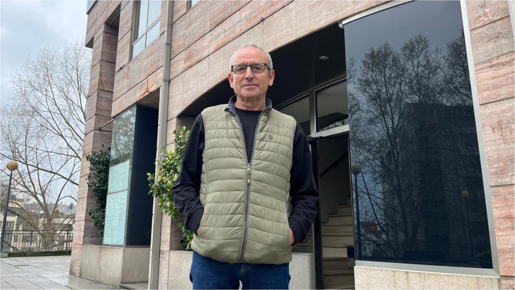 Tino, conserje en un edificio de A Coruña