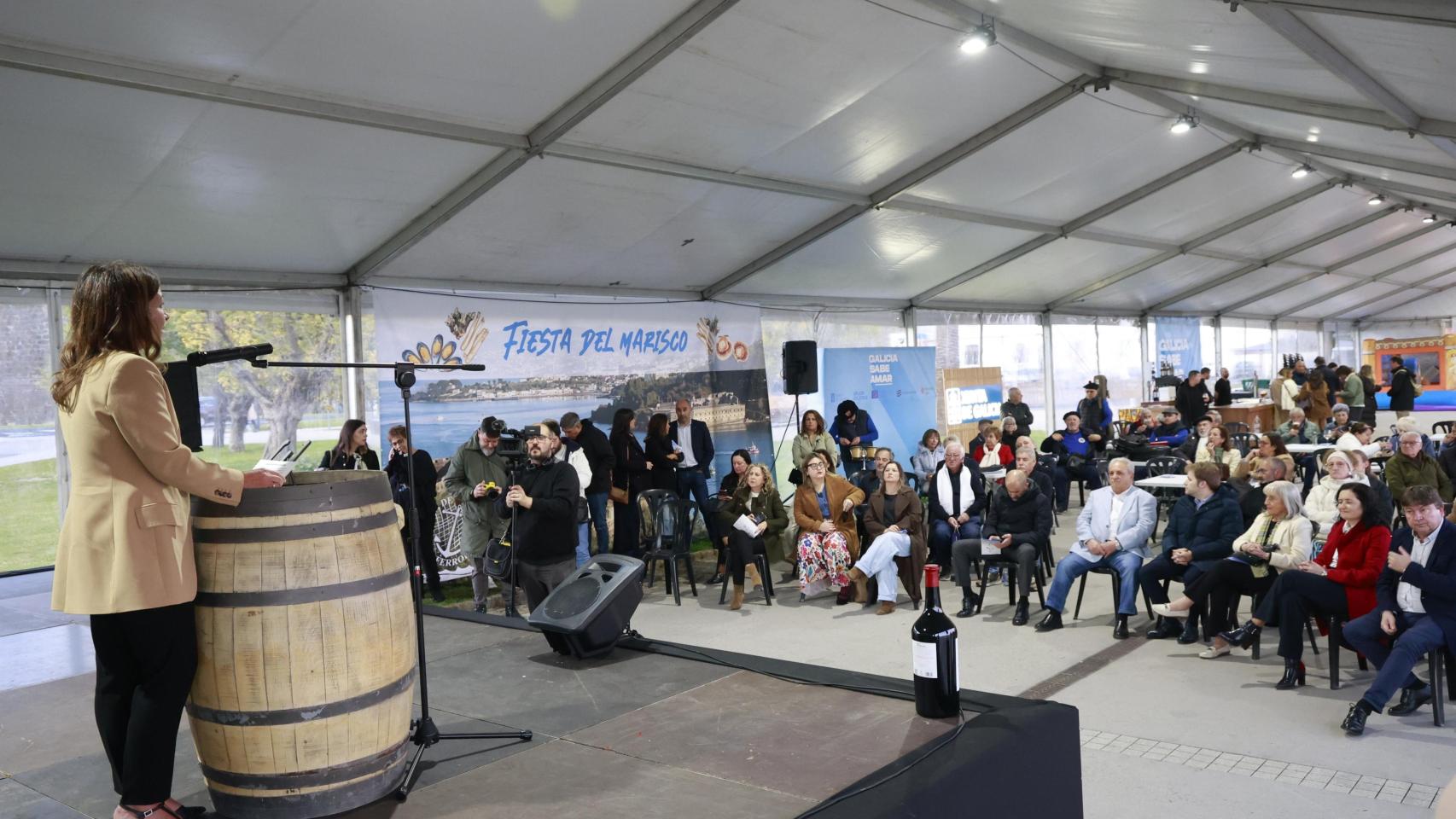 La conselleira do Mar, Marta Villaverde, durante la inauguración de la IV Fiesta del Marisco de Ferrol