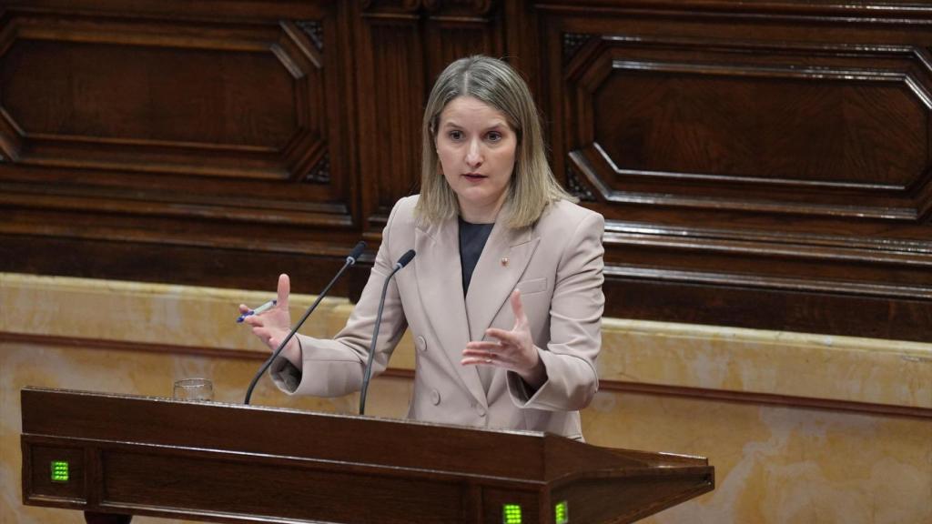 La consejera de Derechos Sociales de la Generalidad de Cataluña, Mónica Martínez Bravo, durante un pleno en el Parlamento catalán.