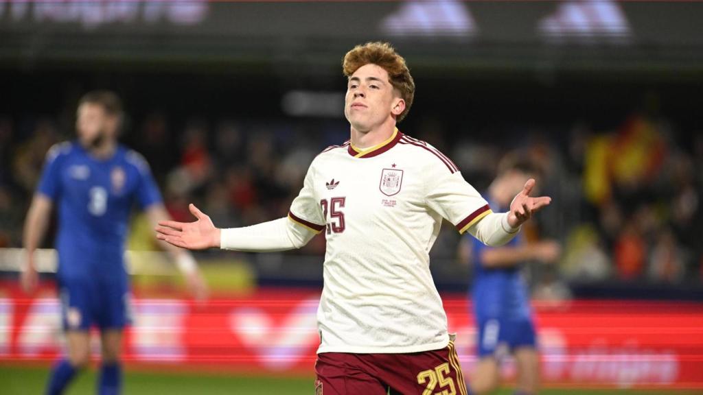 Víctor Muñoz celebrando su gol ante Serbia con España.