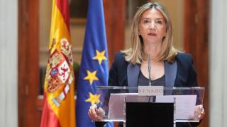 La portavoz del PP en el Senado, Alicia García, anuncia el plan de trabajo de la comisión sobre la crisis ferroviaria.