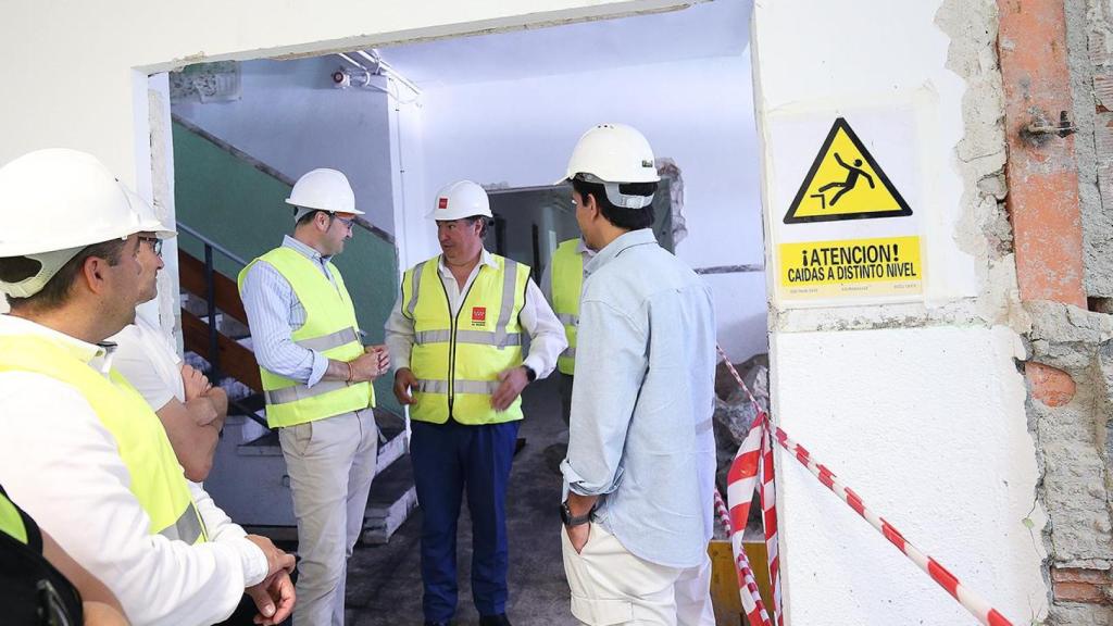 El viceconsejero de Presidencia y Administración Local de la Comunidad de Madrid, José Antonio Sánchez, visitó el pasado mes de junio del antiguo colegio Divino Maestro de Los Molinos, que está siendo rehabilitado como parte del Programa de Inversión Regional (PIR).