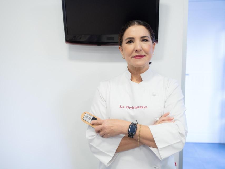 'La Ordenatriz', con el cepillo que usará durante el truco.