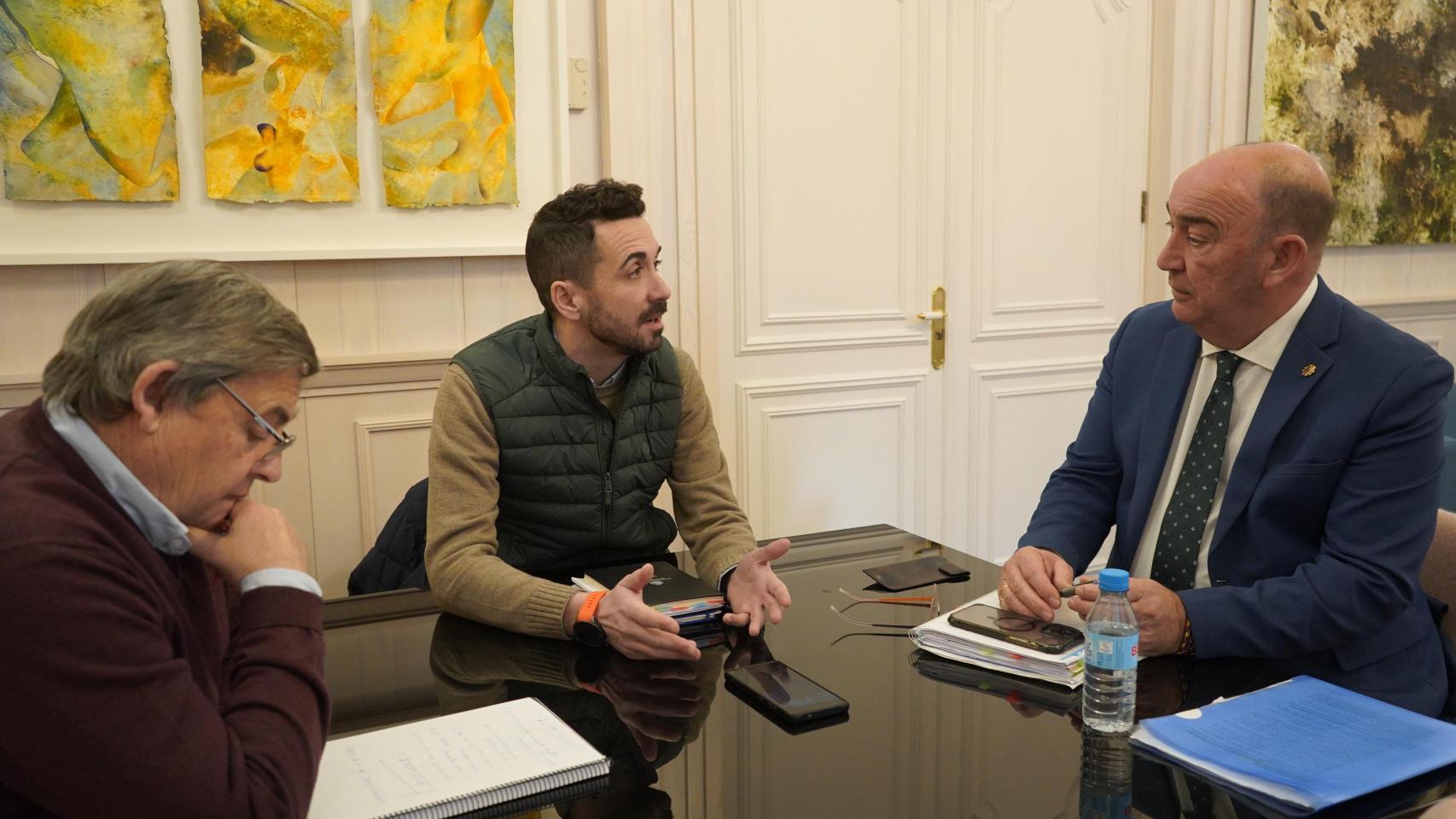 Los alcaldes llaman a la puerta de la Diputación de Segovia para sacar adelante sus planes de 2026