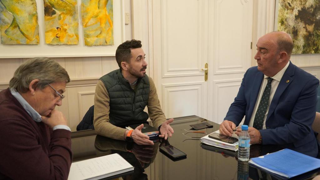 Los alcaldes llaman a la puerta de la Diputación de Segovia para sacar adelante sus planes de 2026