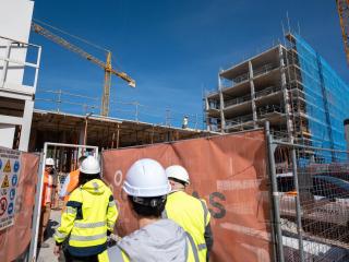 Obras de vivienda pública en la parcela 10 del polígono 1 de Navia, en Vigo, a 26 de marzo de 2026