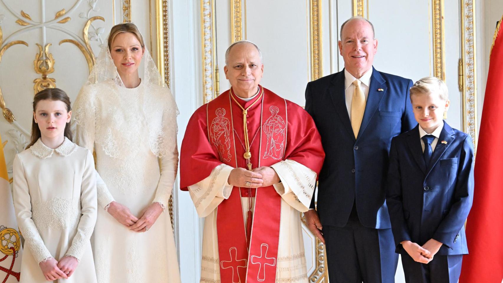 Alberto y Charlène de Mónaco, con sus hijos Jacques y Gabriela, han recibido al Papa León XIV en Mónaco.