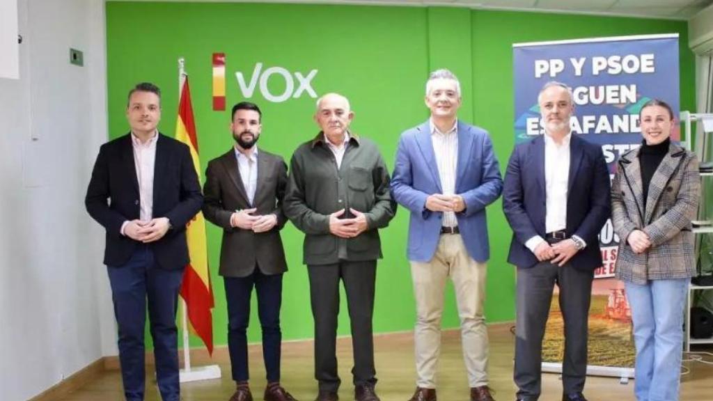De izquierda a derecha, Antonio José Candel (2i) ha sido nombrado responsable de organización territorial en el nuevo Comité Ejecutivo Provincial de Vox en Murcia.