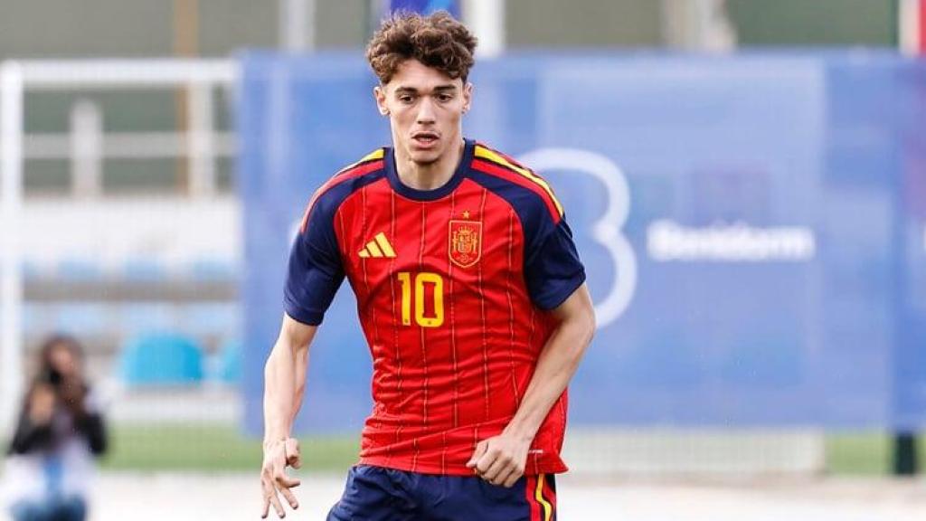 Thiago Pitarch, durante un partido con España.