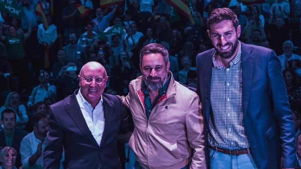 Diego Salinas, Santiago Abascal y José Ángel Antelo, en un acto con Vox.