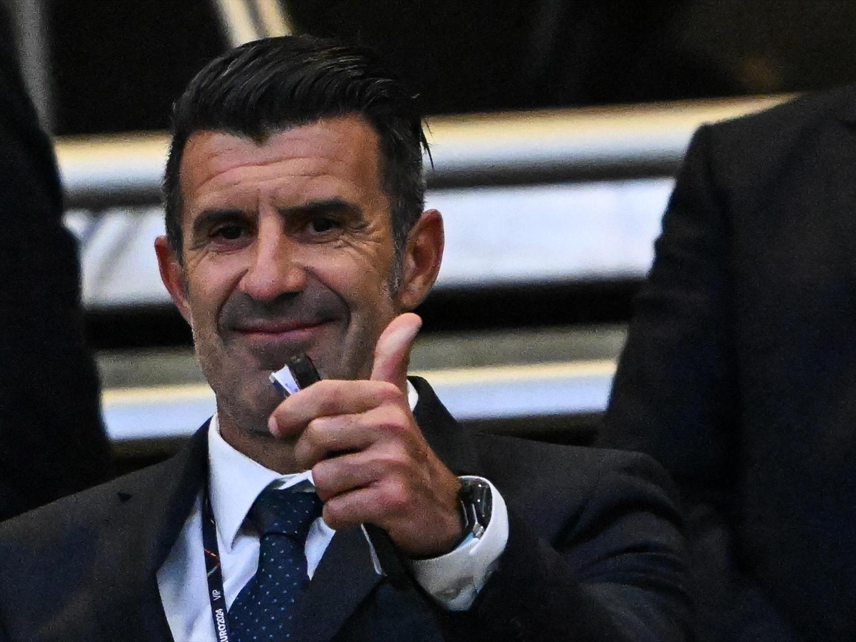 Luis Figo, durante un partido de la selección portuguesa.