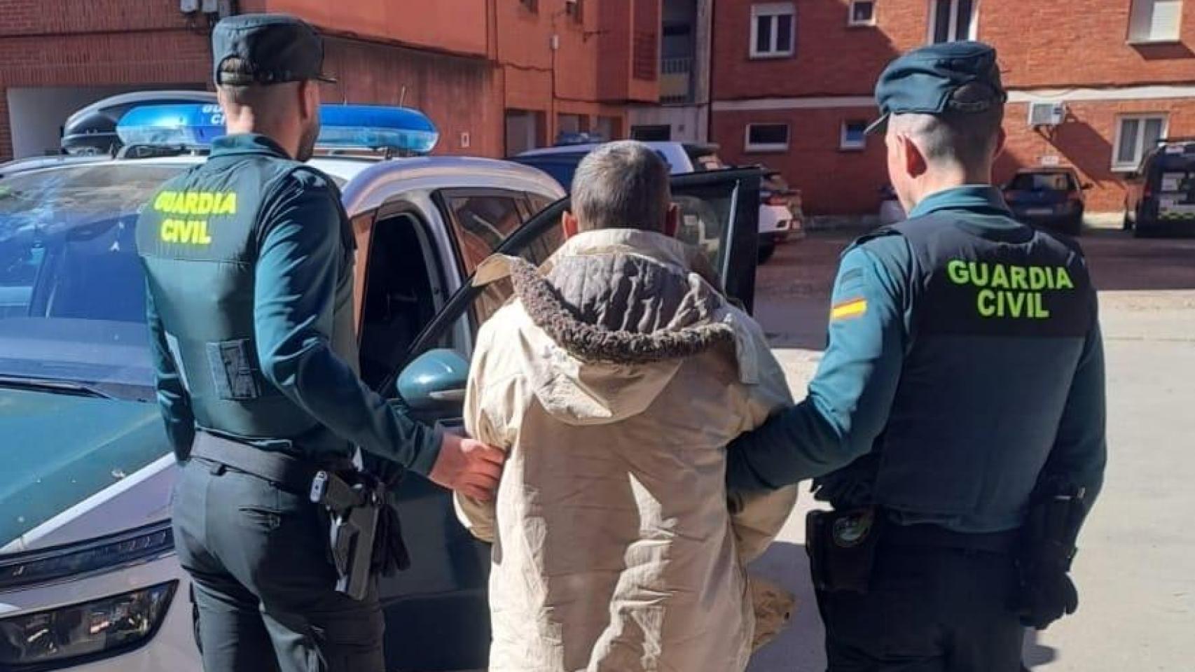 A prisión un vecino de Benavente por robar en la Casa de la Encomienda, un quiosco, una panadería, una barbería y barios vares