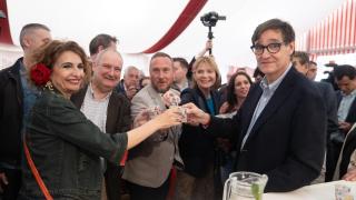 El presidente de la Generalitat, Salvador Illa, y la vicepresidenta primera y ministra de Hacienda, María Jesús Montero, en una foto de archivo de la Feria de Abril de Barcelona.
