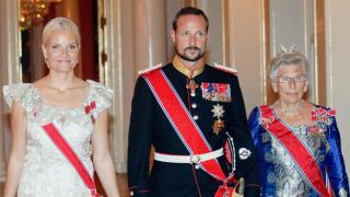 Los príncipes Haakon y Mette-Marit de Noruega, con la princesa Astrid, en una imagen de 2011.