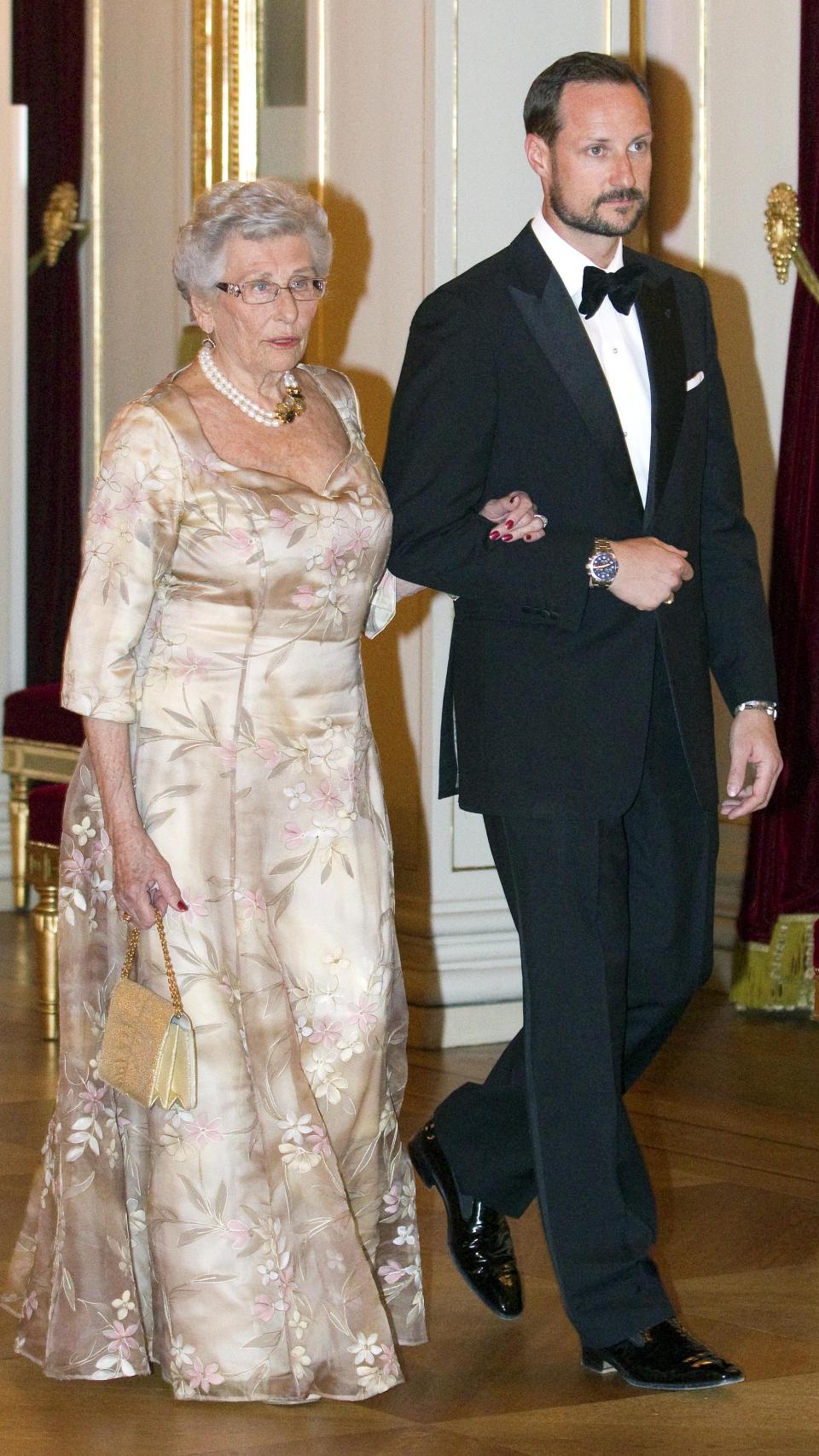 El príncipe Haakon de Noruega, con la princesa Astrid, en 2012.