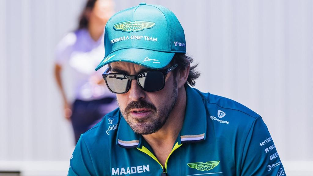 Fernando Alonso, en el paddock de la F1