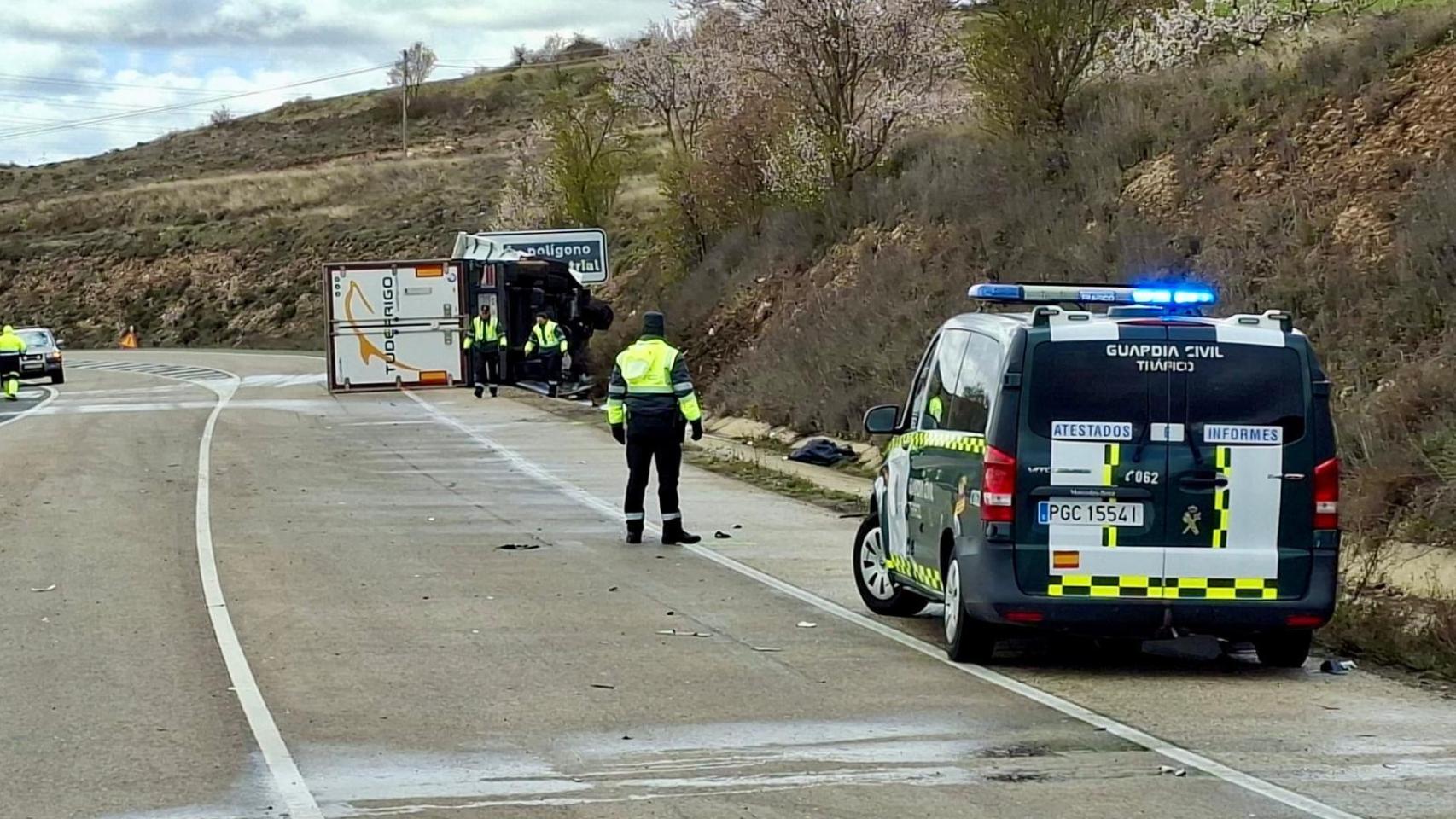 Muere una conductora argentina de 48 a&ntilde;os en un grave choque frontal entre un turismo y un cami&oacute;n articulado en &Aacute;greda