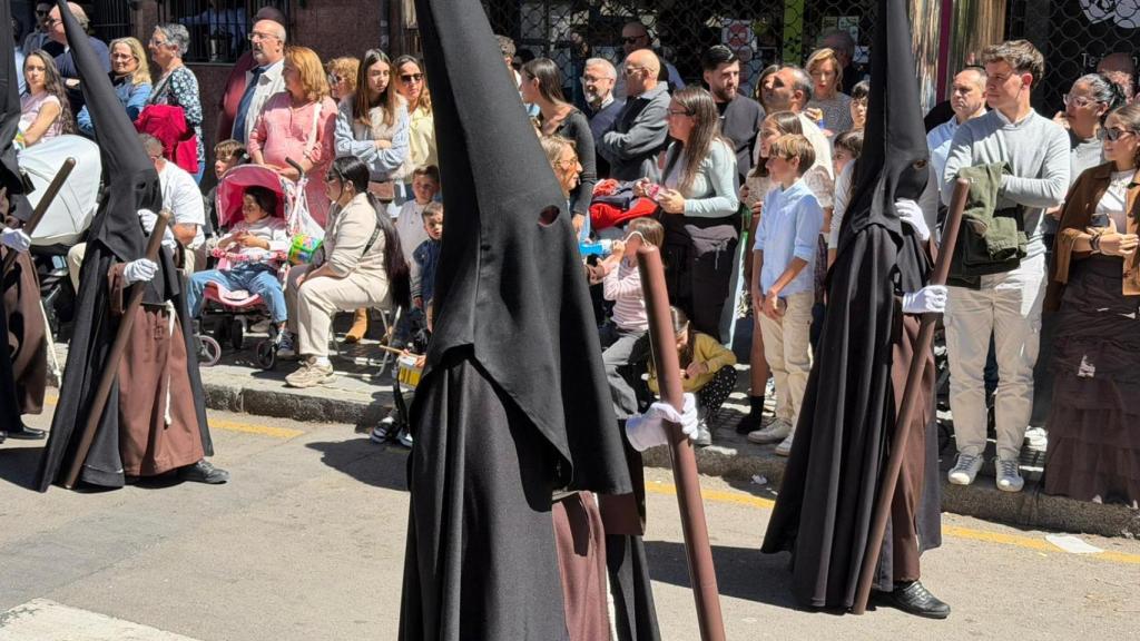Los nazarenos del Dulce Nombre, en Carrera de Capuchinos.