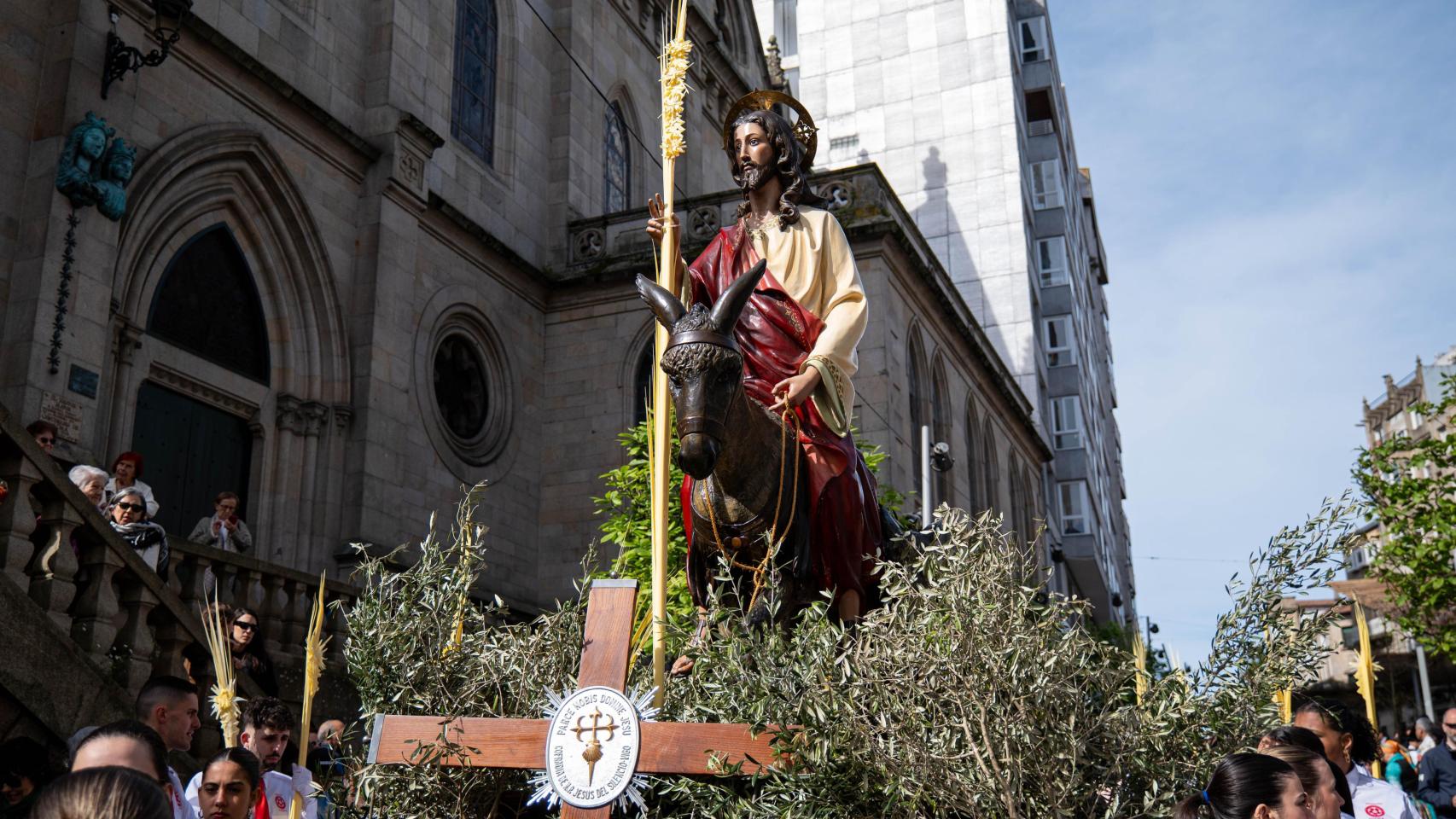 La Borriquita, a su salida de la iglesia de María Auxiliadora