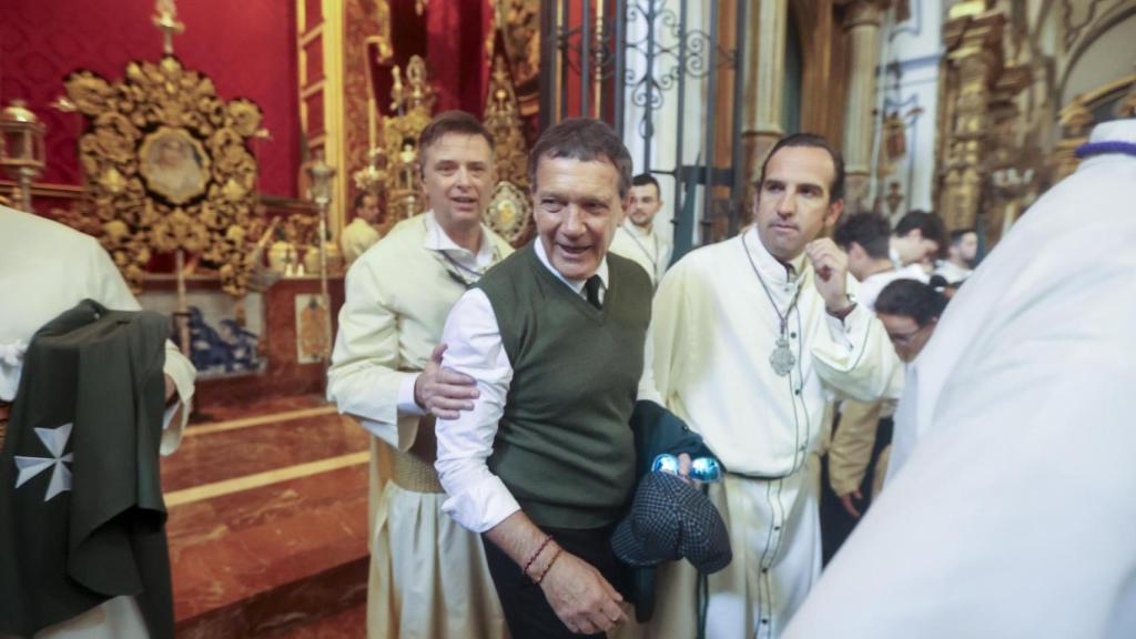 Antonio Banderas, a la salida de Lágrimas y Favores, en Málaga.