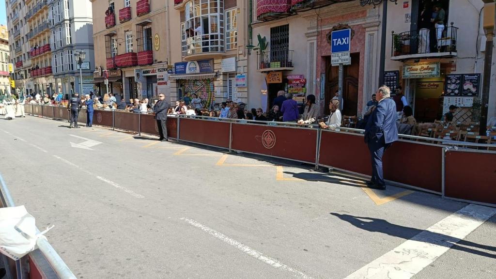 Problemas con las vallas de Atarazanas: el viento las está tirando
