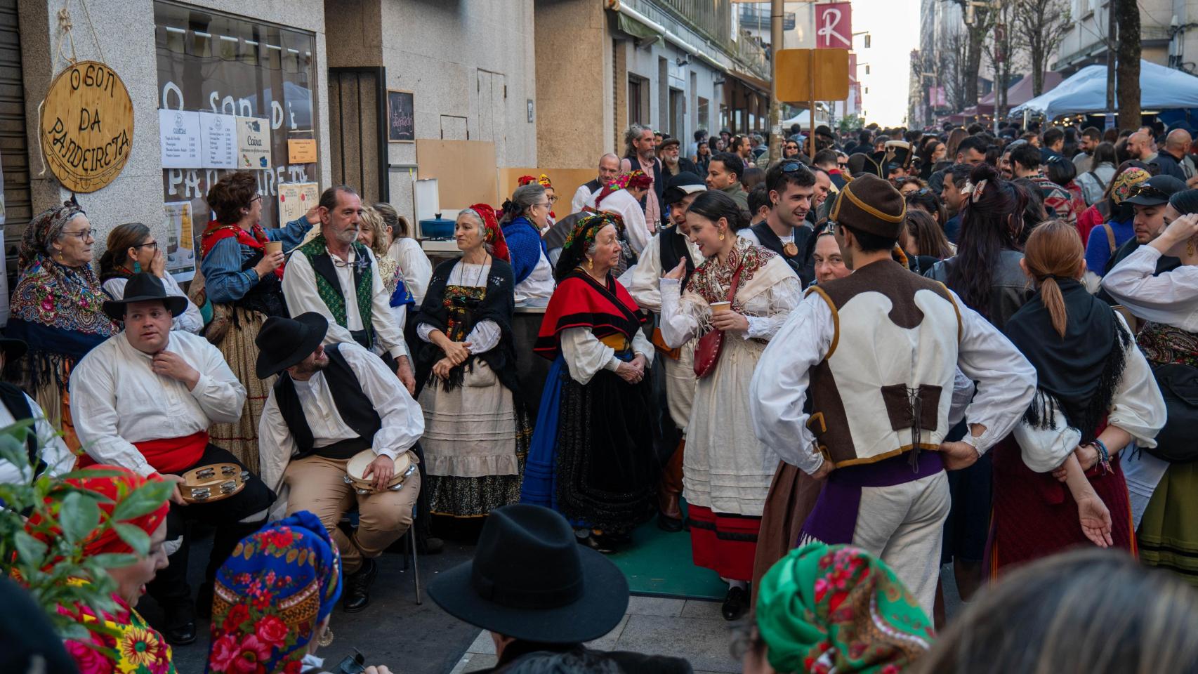 Miles de vigueses celebran A Reconquista de Vigo