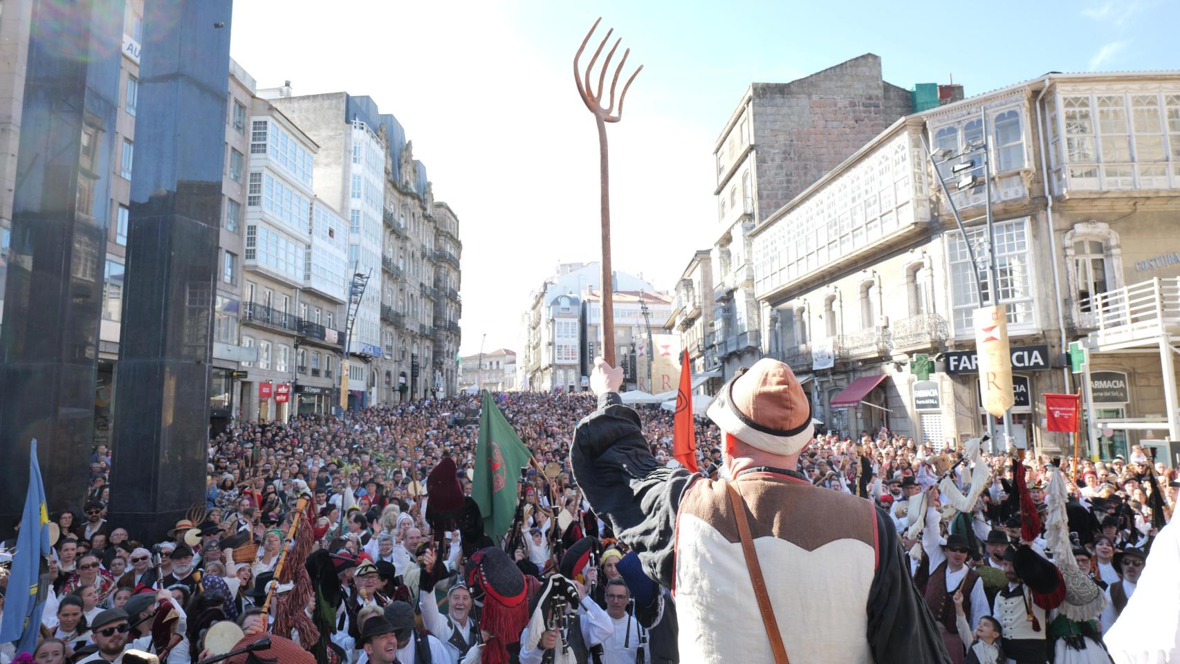 Miles de vigueses han asistido a la representación final de A Reconquista
