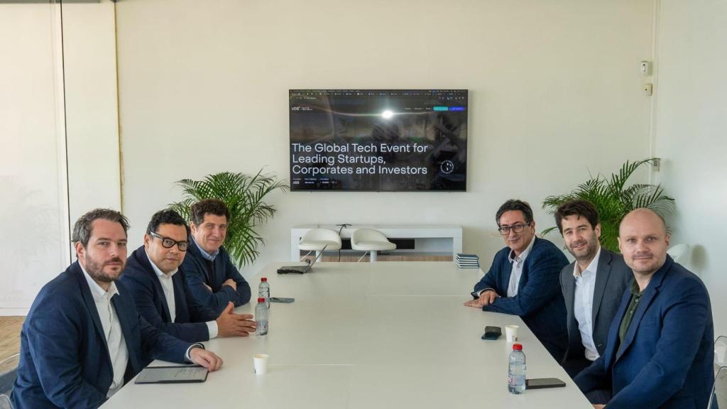 Un momento de la visita de Loom a Base2, en La Marina de Valencia.