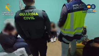 Imagen de la Policía Nacional y la Guardia Civil durante la operación.