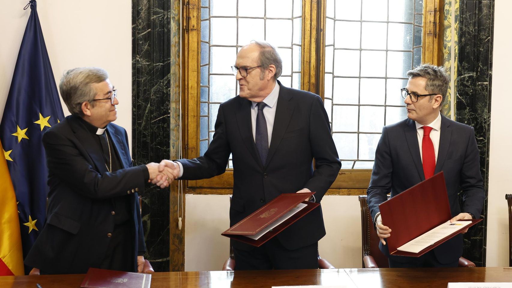 El Gobierno y la Iglesia firman un protocolo para indemnizar a víctimas ...