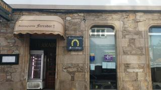 Exterior del Restaurante Ferrador de Noia.