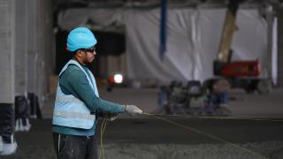 Un obrero ej la gigafactoría PowerCo, a 24 de noviembre de 2025, en Sagunto (Valencia). Europa Press / Jorge Gil