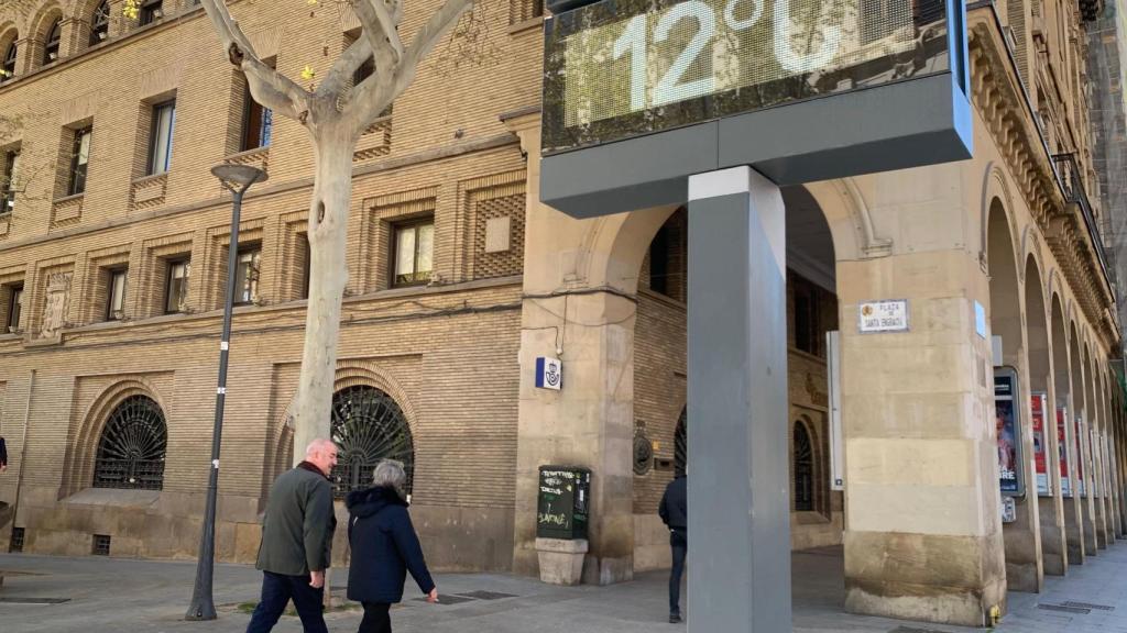 El viento hace que la sensación térmica esté muy por debajo de lo que marcan los termómetros en Zaragoza.