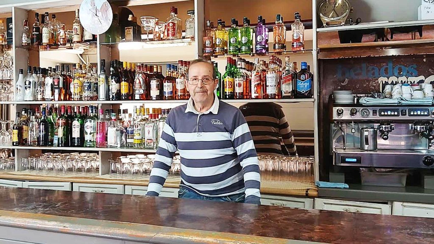 José en su discobar de Siete Iglesias de Trabancos.