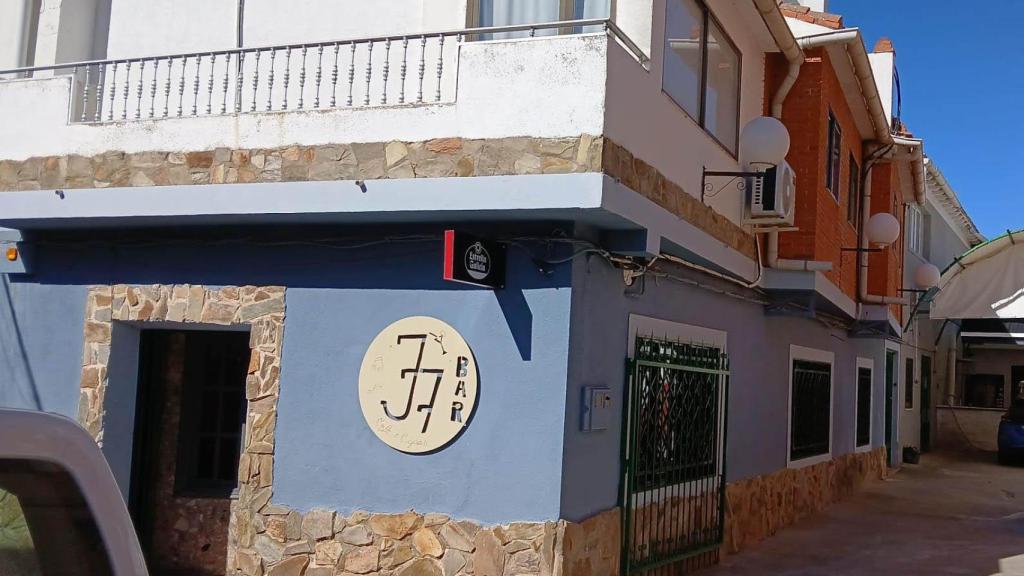 La fachada del discobar de José.