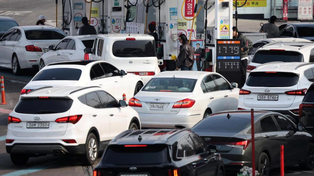 South Korea is considering imposing nationwide movement restrictions in the face of skyrocketing oil prices.
