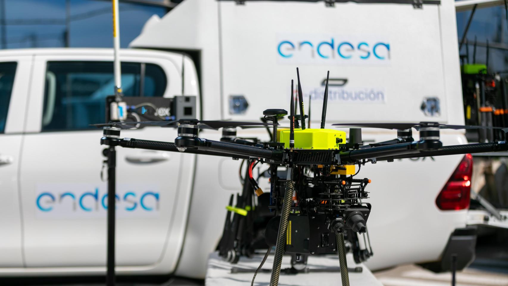 Sus drones de largo alcance permiten generar un gemelo digital completo de la red de Endesa mediante datos visuales, térmicos y LIDAR alineados en 3D.