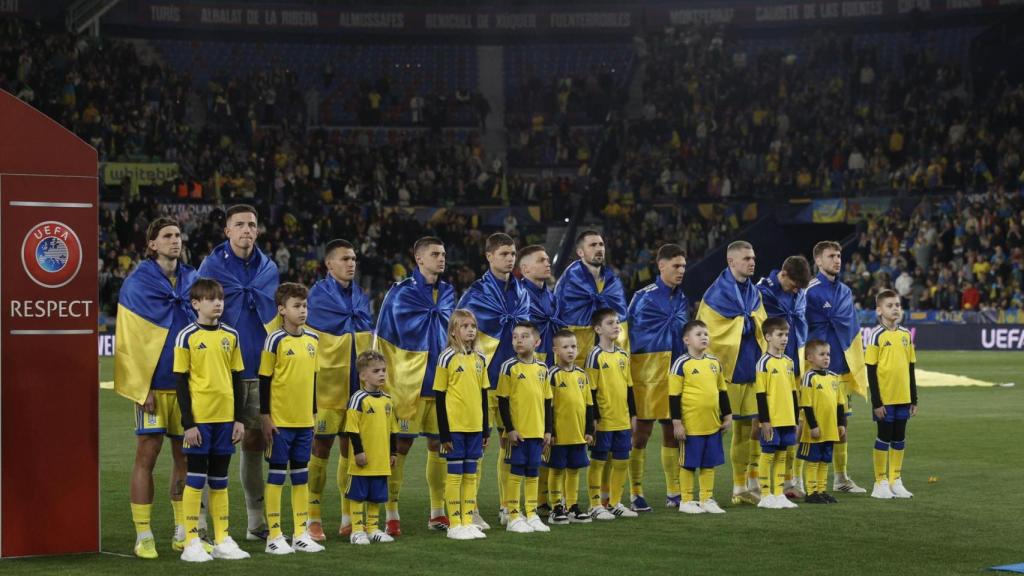 Los jugadores de la selección de Ucrania, antes del partido de la repesca para el Mundial 2026 ante Suecia disputado el pasado jueves Ciutat de Valencia.