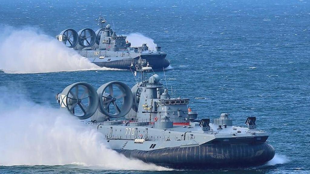 Aerodeslizadores gigantes Zubr.