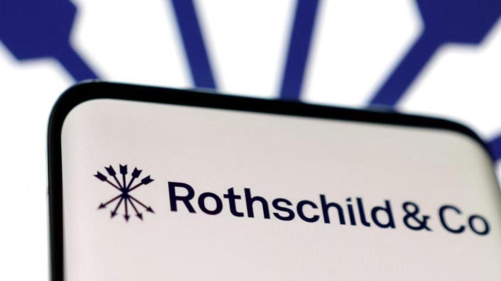Logo de Rothschild & Co en un smartphone.