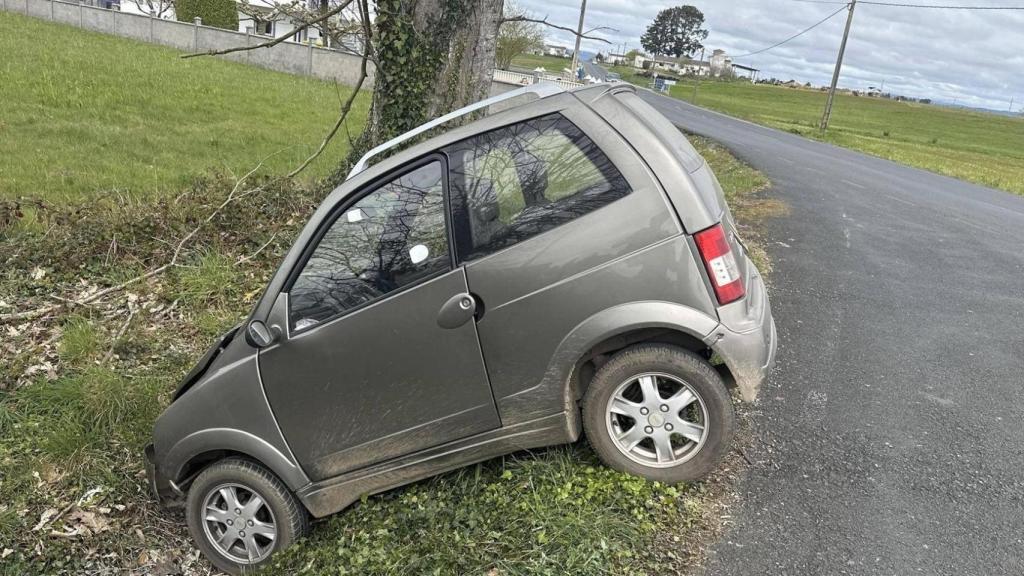Muere un conductor tras una salida de vía con un cuadriciclo en Castro de Rey, en Lugo