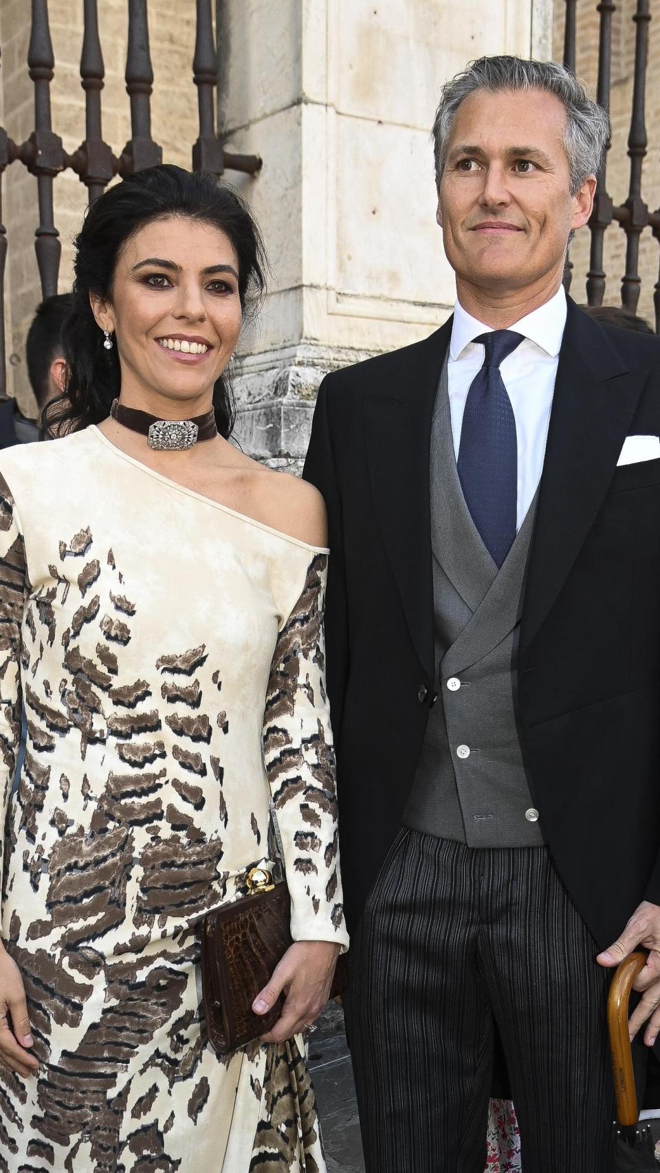 Fernando Solís, hijo mayor del marqués, con su esposa.