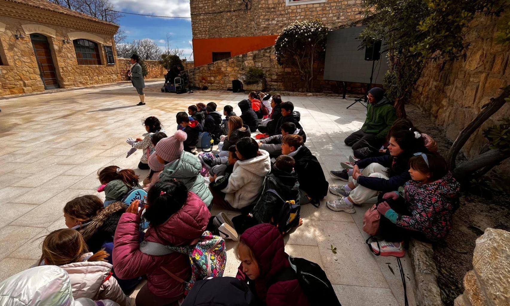 El grupo infantil CMTL Gamusinos durante las actividades.