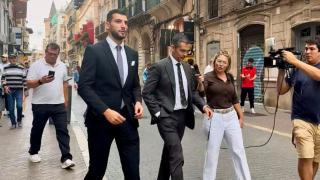 Rafa Mir, junto a sus servicios jurídicos.