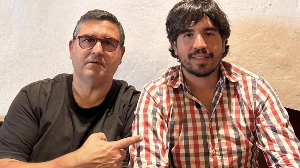 José Álvarez, dueño de La Suiza, junto a su hijo Pablo.