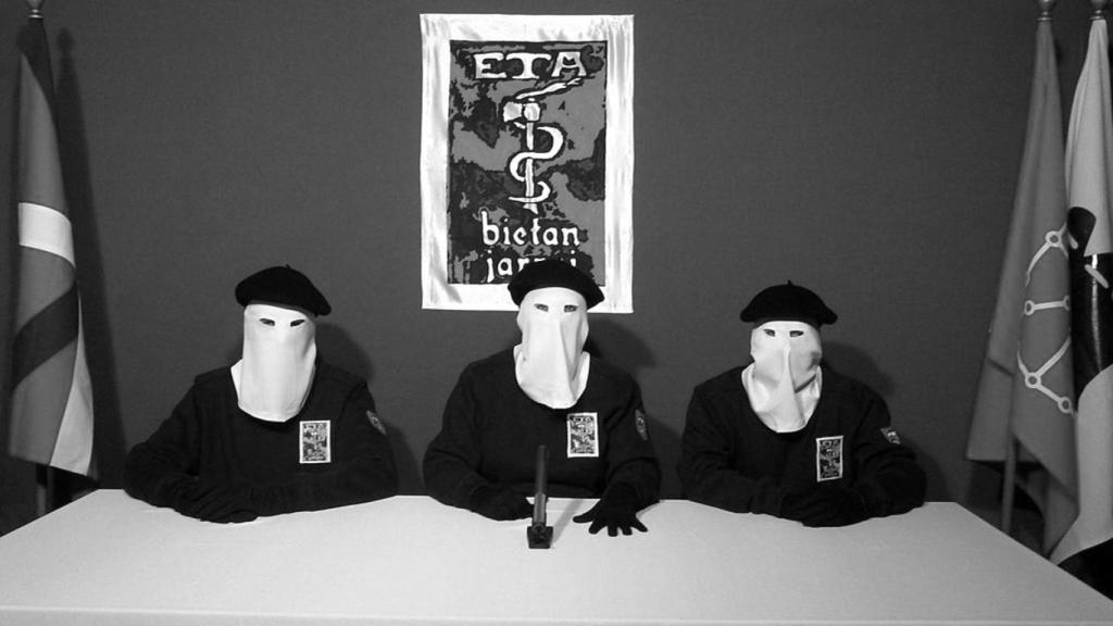 Dirigentes de ETA durante la lectura de un comunicado.
