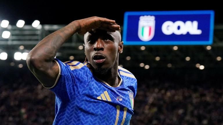 Moise Kean celebra su gol con Italia en las semifinales ante Irlanda del Norte.