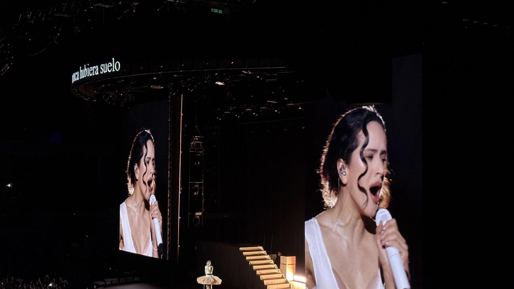 Rosalía conquista Madrid con sus mil caras: de la mística a la rave, de la ópera a la saeta