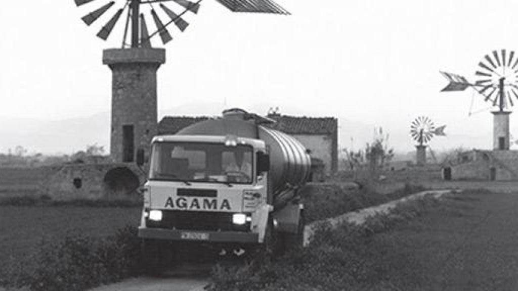 Uno de los camiones de Agama que transportaban la leche por la isla.