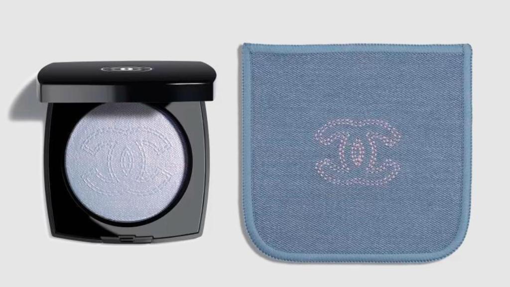 Polvos iluminadores Coco Denim, de Chanel Beauty. Su precio es de 85 €.